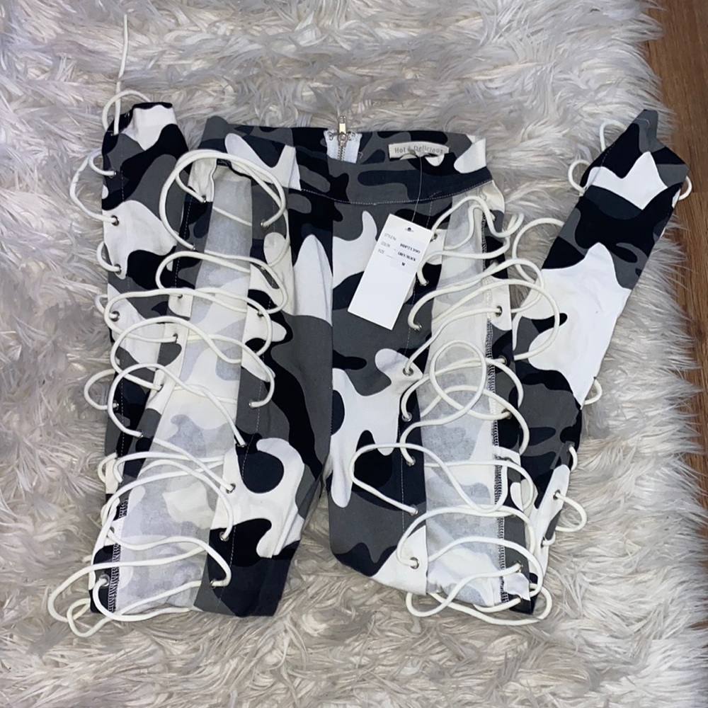 Camo grey/black lace up legging